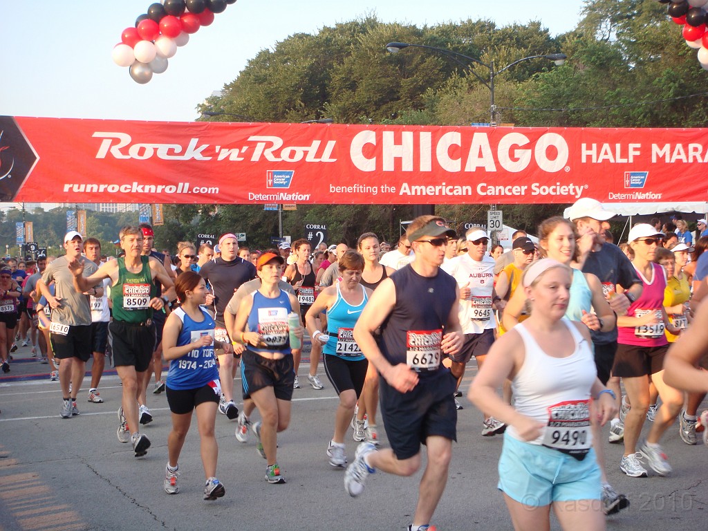 Chicago Rock N Roll 2010 0351.jpg - Waving to his adoring fans!